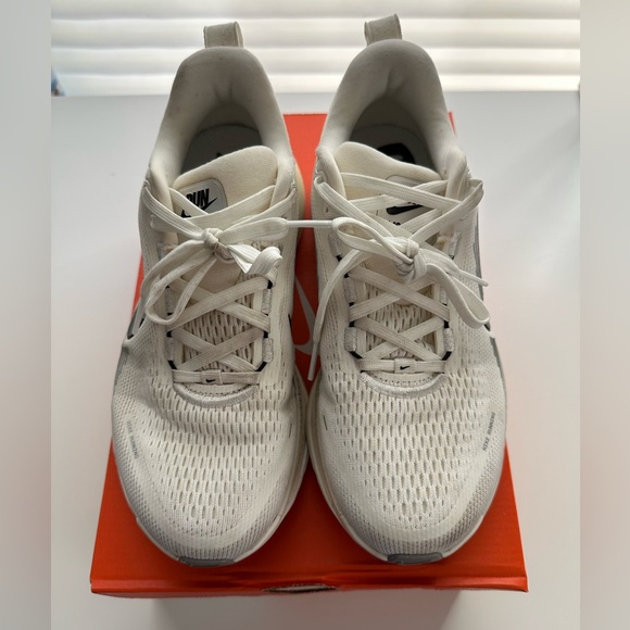 WOMEN NIKE VOMERO 18 - Picture 2 of 10